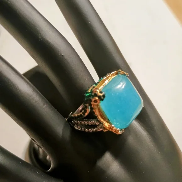 Elegant Turquoise Stone and Gold-Plated Gecko Ring Size 9 - Picture 3 of 8